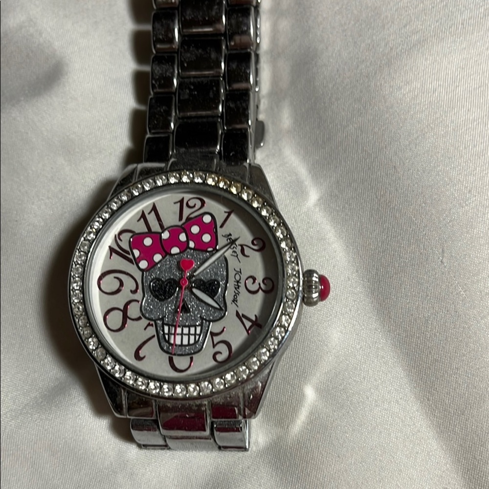 Betsey Johnson Silver Skull Watch with Pink Accents just needs battery